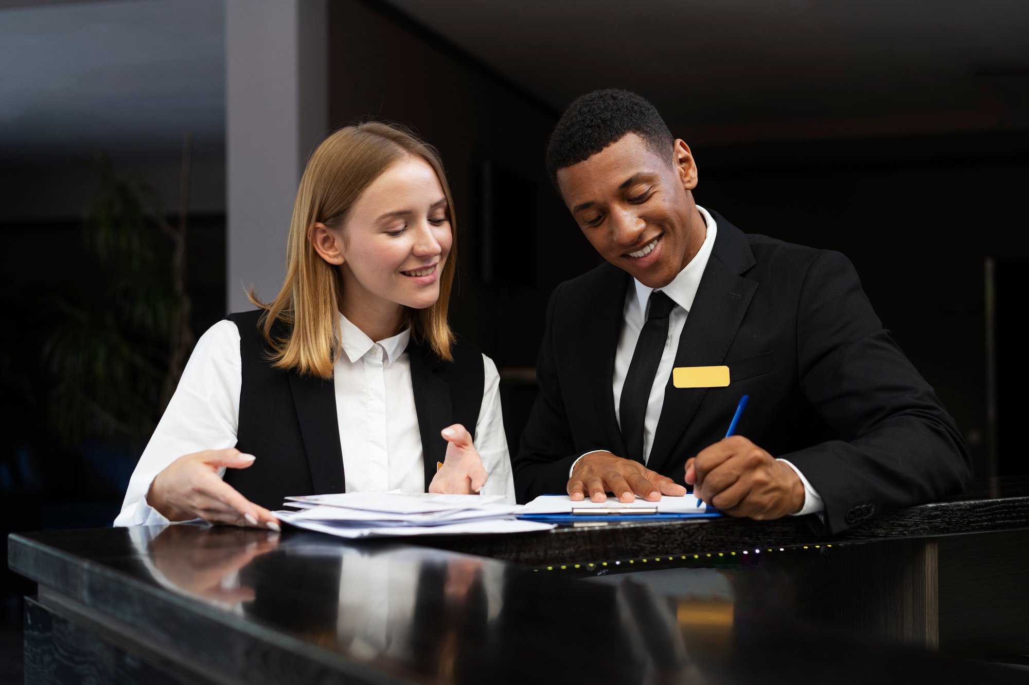 receptionists-elegant-suits-work-hours (1)